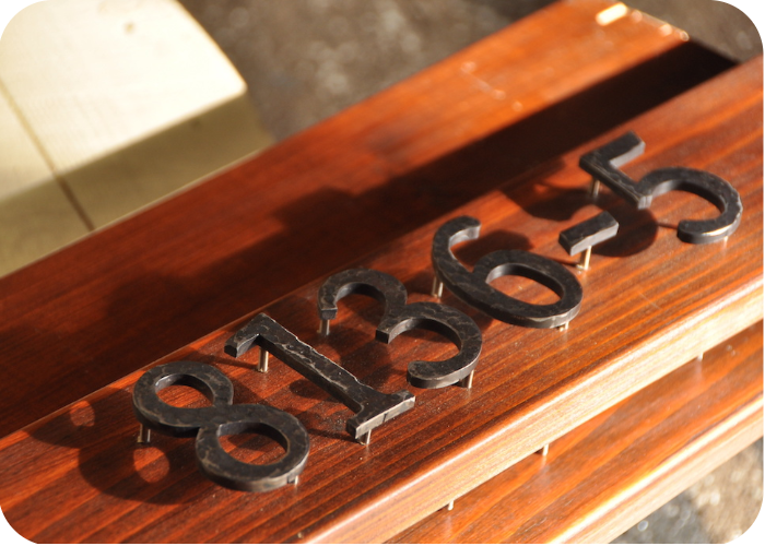 鉄文字表札 House Number クーシ（アイアンクラフトじんぱち ）